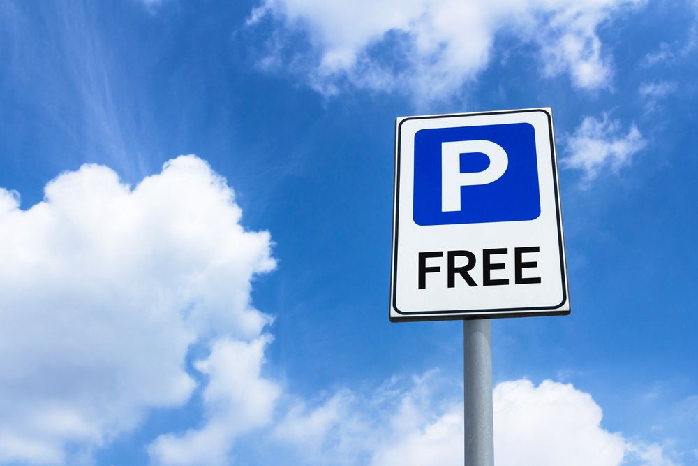 Free,Parking,Sign,With,Blue,Sky,On,Background