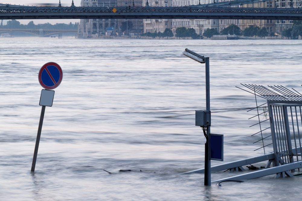 Photo,Of,Flooding,Of,The,Danube,In,Budapest