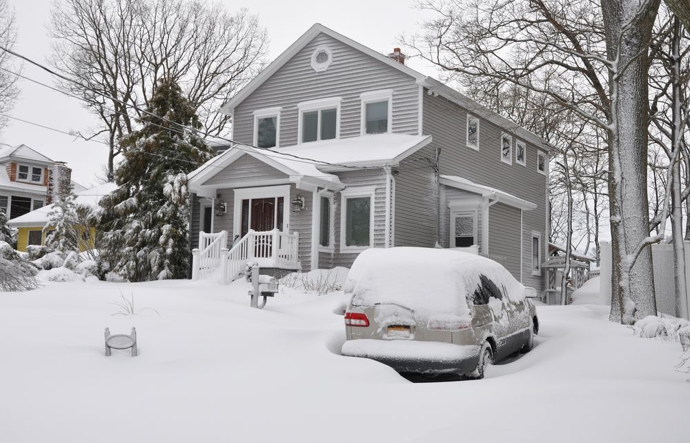Snow,Covered,Car,And,Gray,Suburban,Home,After,Winter,Snow