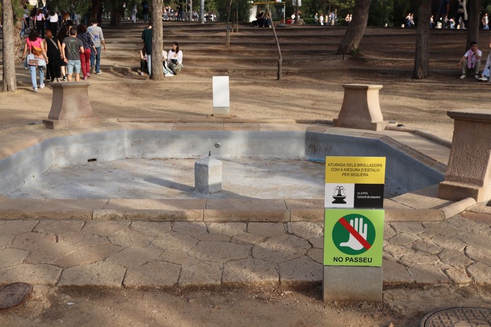 Barcelona,,Spain;,May,28,2023:,Fountain,In,Montjuïc,Dry,Due