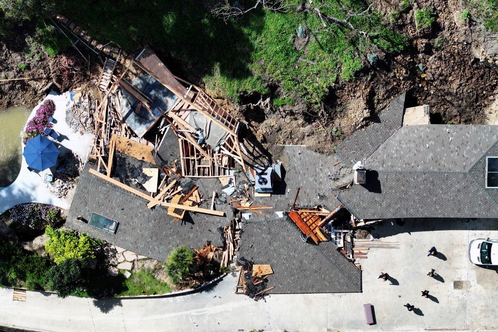 Landslide Destroys Two Homes In Sherman Oaks, California