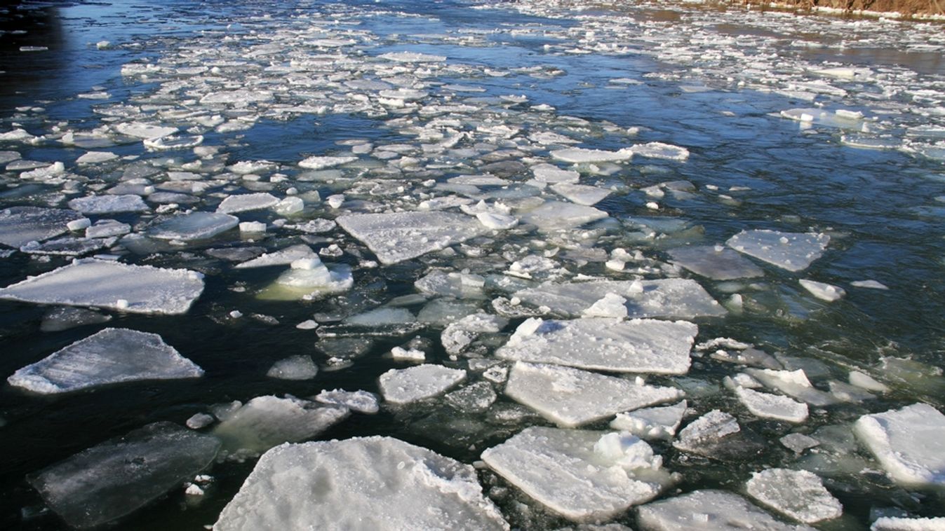 Melting,Ice,On,The,River