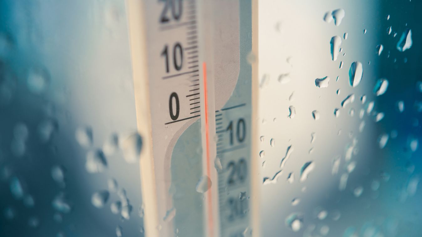 Closeup,Photo,Of,Household,Alcohol,Thermometer,Showing,Temperature,In,Degrees
