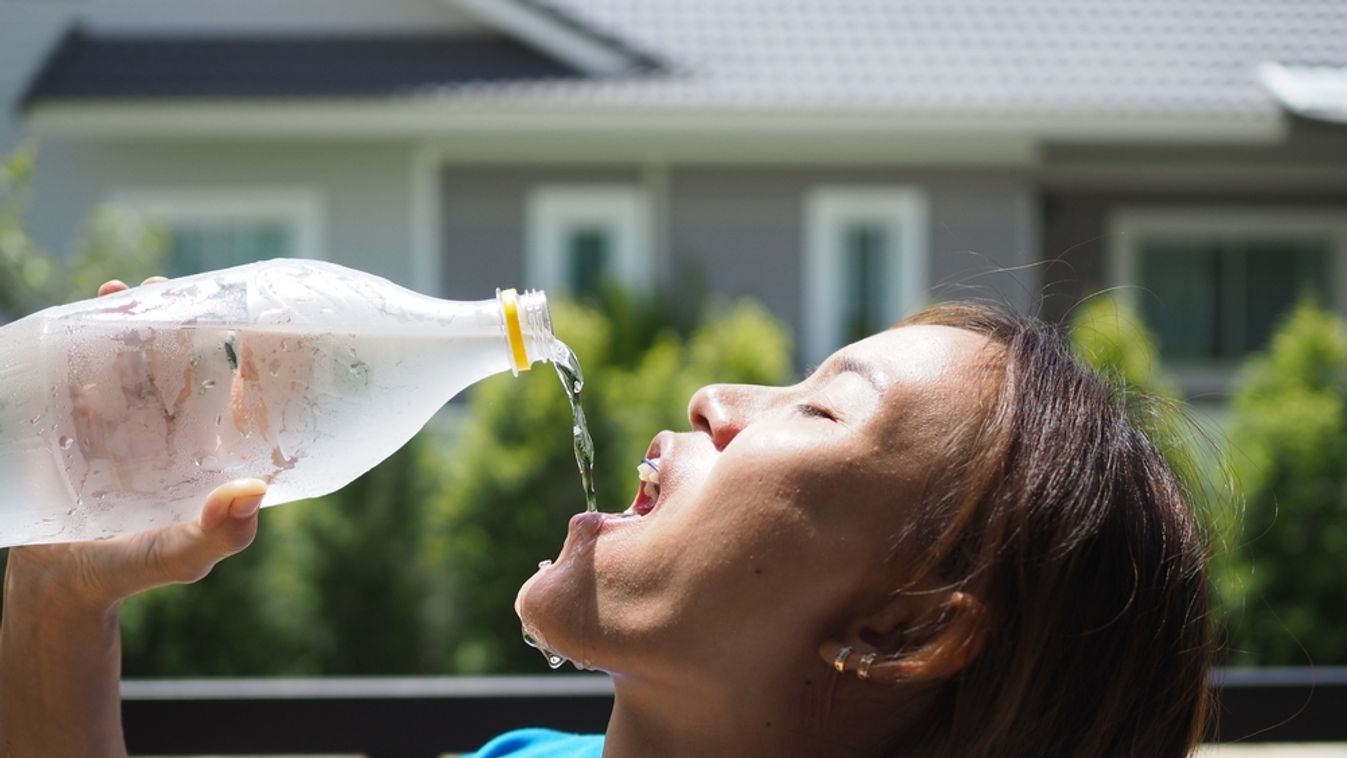 Young,Woman,Drinking,Cold,Water,From,A,Plastic,Bottle,With