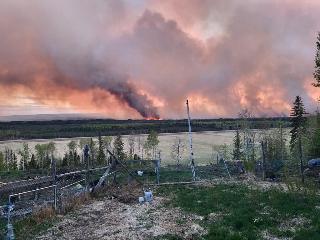 Wildfire prompts evacuation of thousands in Canada