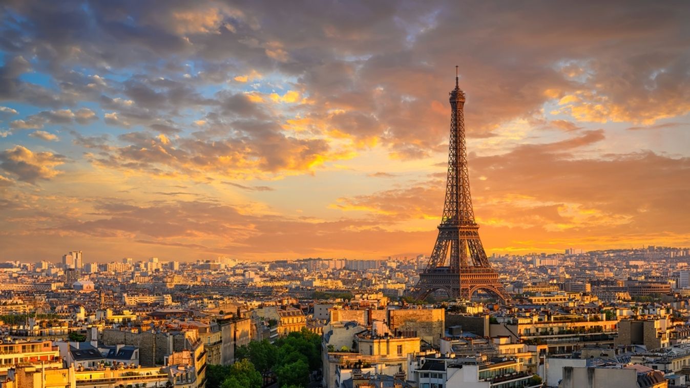 Skyline,Of,Paris,With,Eiffel,Tower,In,Paris,,France.,Panoramic