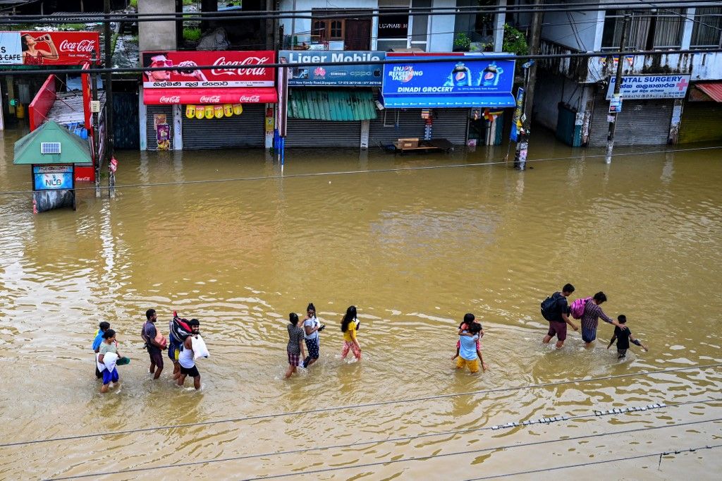 monszun,Srí Lanka,elárasztott,utca,képe