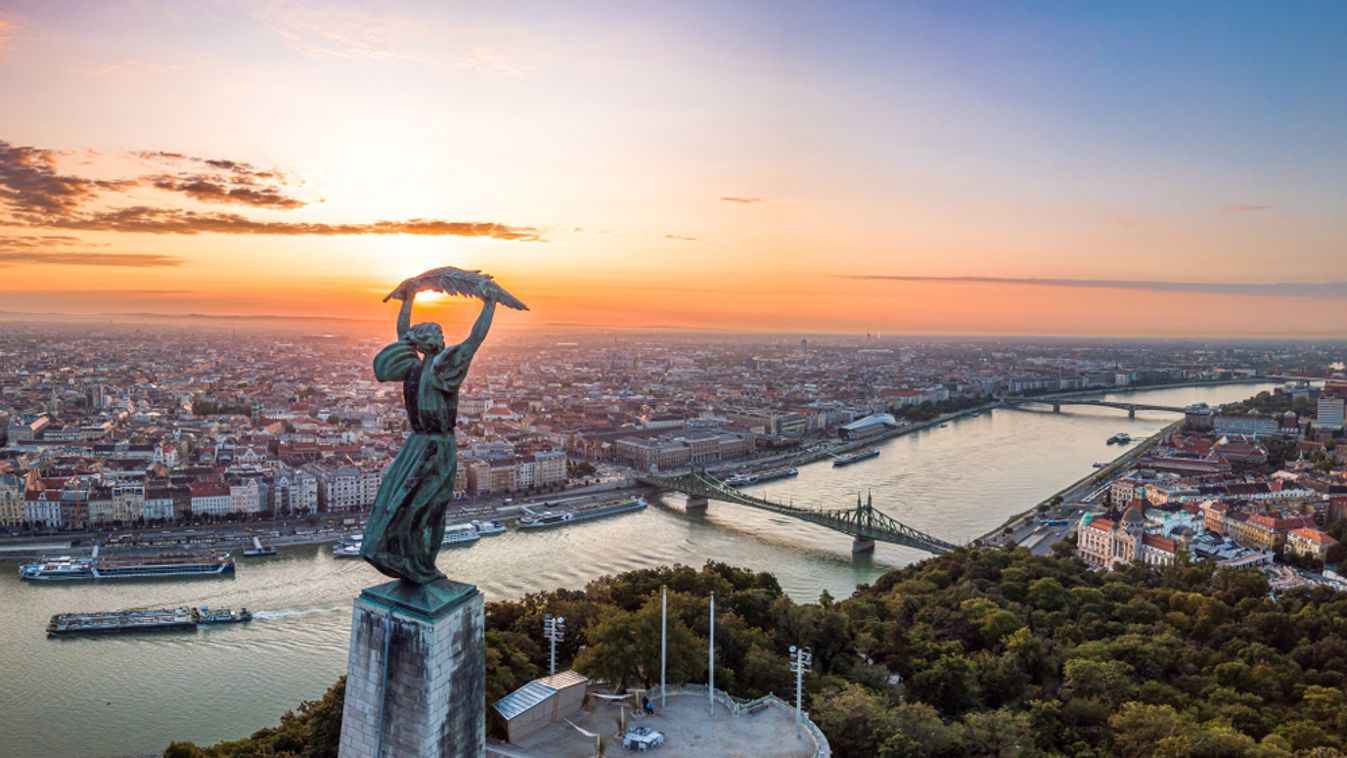 Budapest,,Hungary,-,Aerial,Panoramic,Sunrise,View,With,Statue,Of