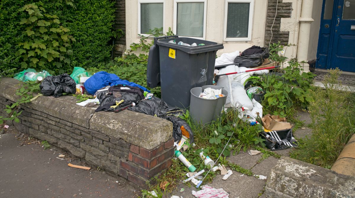 Cardiff,/,Gb,-,August,6,2017:,Rubbish,Strewn,Around