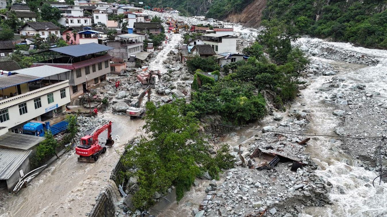 (FOCUS)CHINA-SICHUAN-KANGDING-FLASH FLOOD-MUDSLIDE-RESCUE (CN)