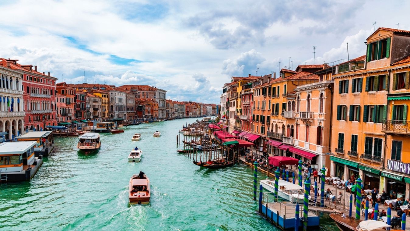 Venice,,Italy,-,April,2,,2022:,Beautiful,Canals,And,Traditional