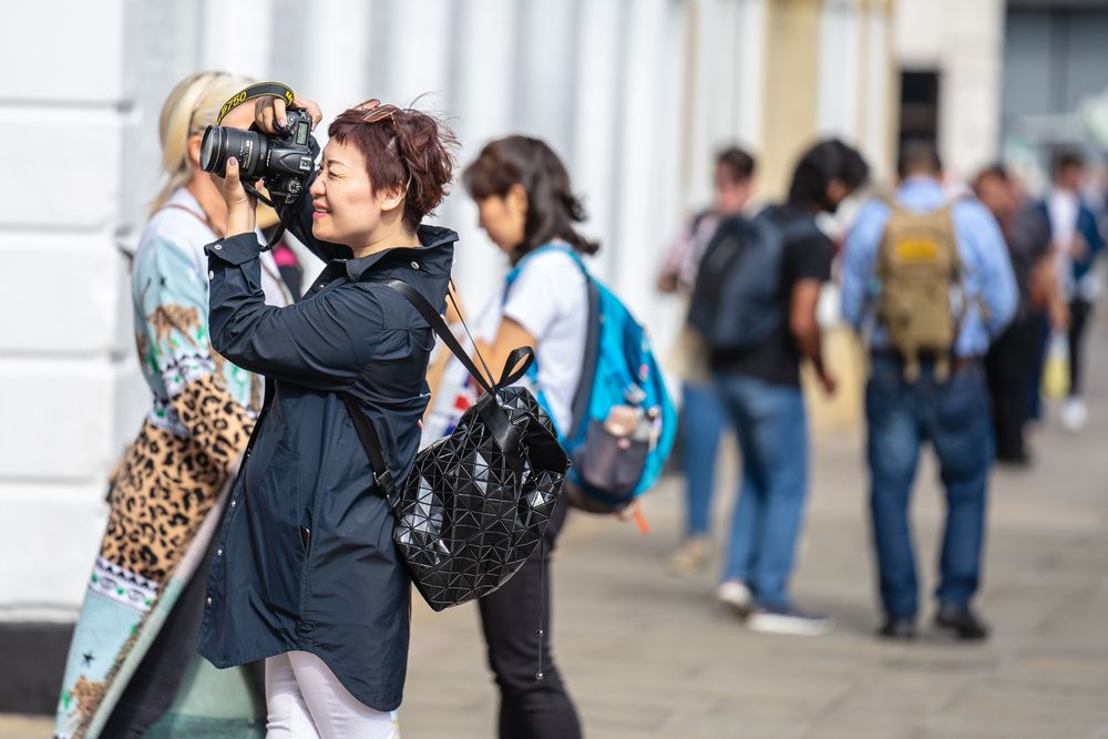 sebezhetőbbek a turisták, fényképez, kínai nő