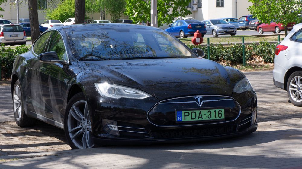 zöld rendszám, Tesla, autó