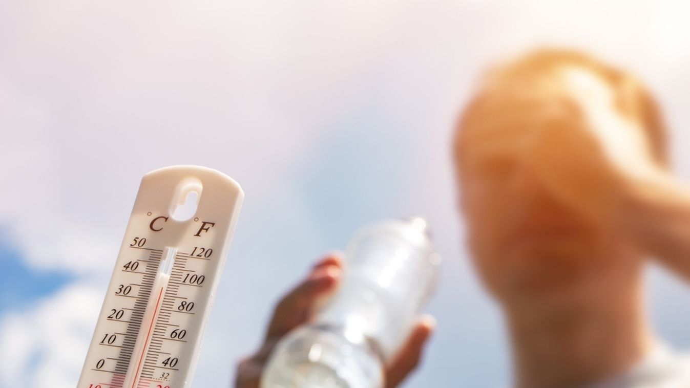 Man,Drinking,Water,In,Extreme,Heat,,Thermometer,In,Summer,Day