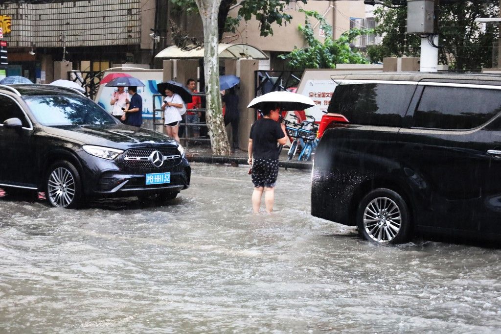 Typhoon Pulasan attacks Shanghai again