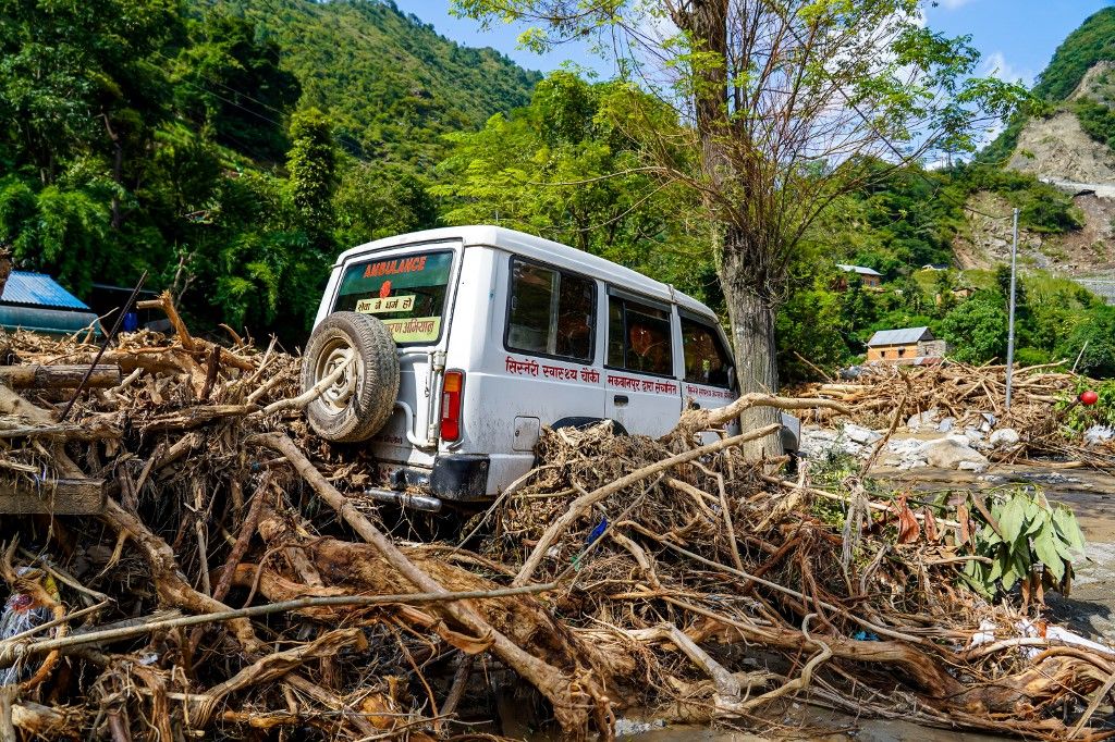 Nepál,Kulekhani River Flood Damages Dakshinkali-Sisneri Road In Makwanpur, Nepal.