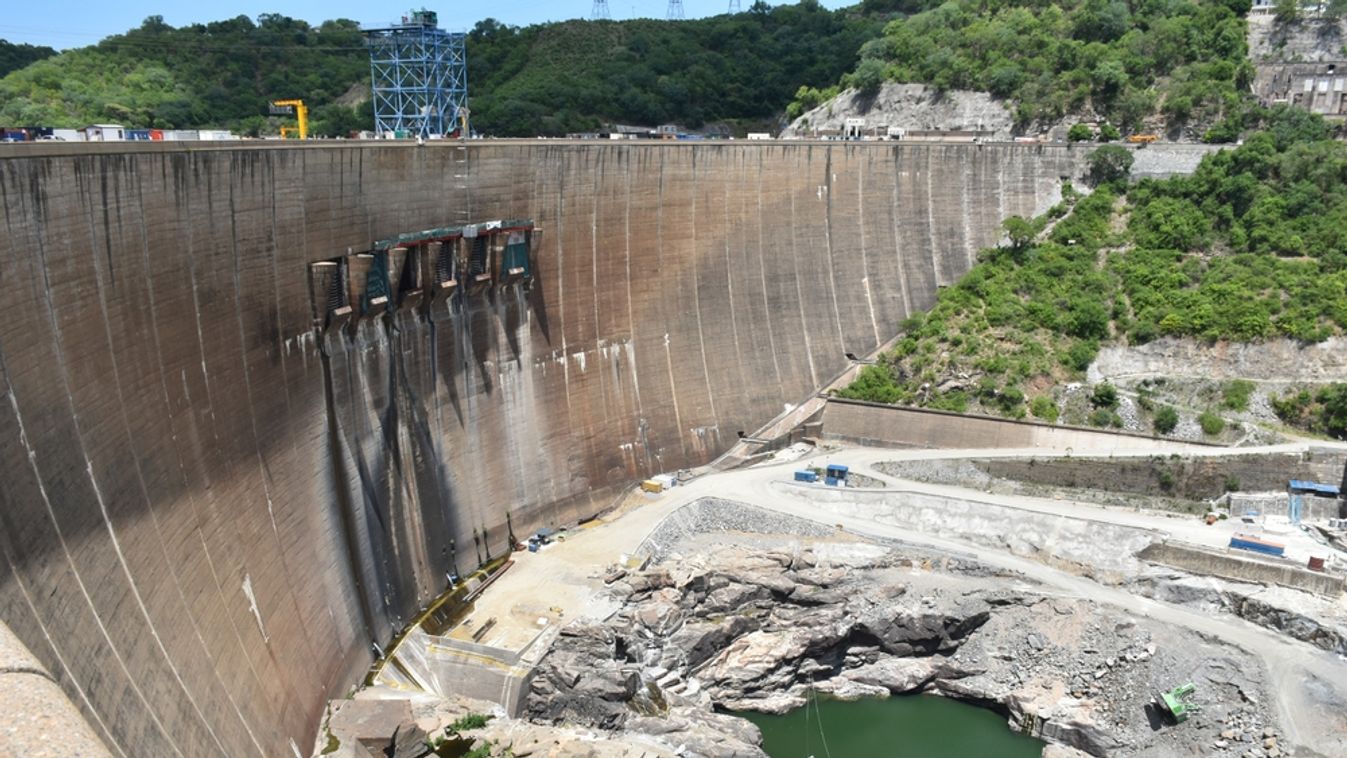 Kariba,Dam,Wall,In,Zimbabwe,Africa