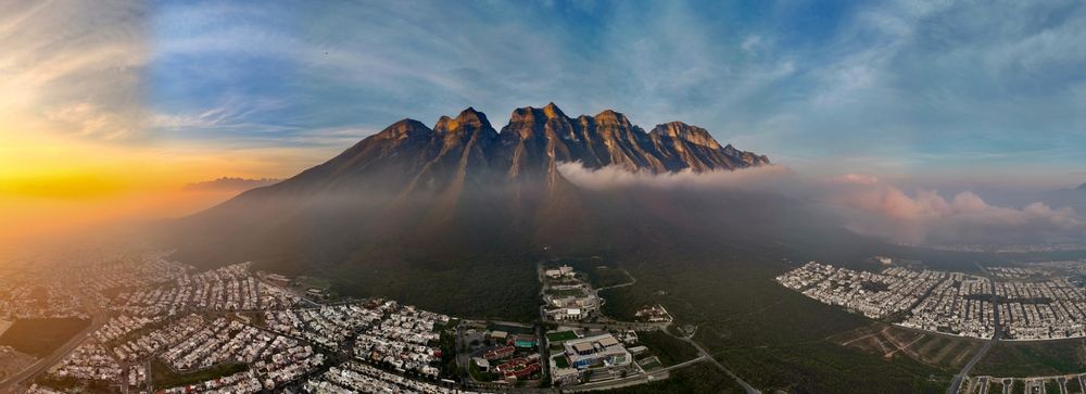 Maz esőzés helyszíne, monterrey városaonterrey városa madártávlatból