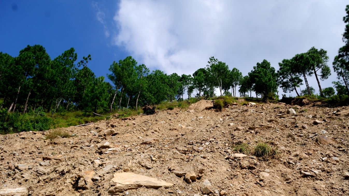 Nathuakhan,,Uttarakhand,,India-sep,29,2011:,Rainy,Season,Fresh,Landslide,During