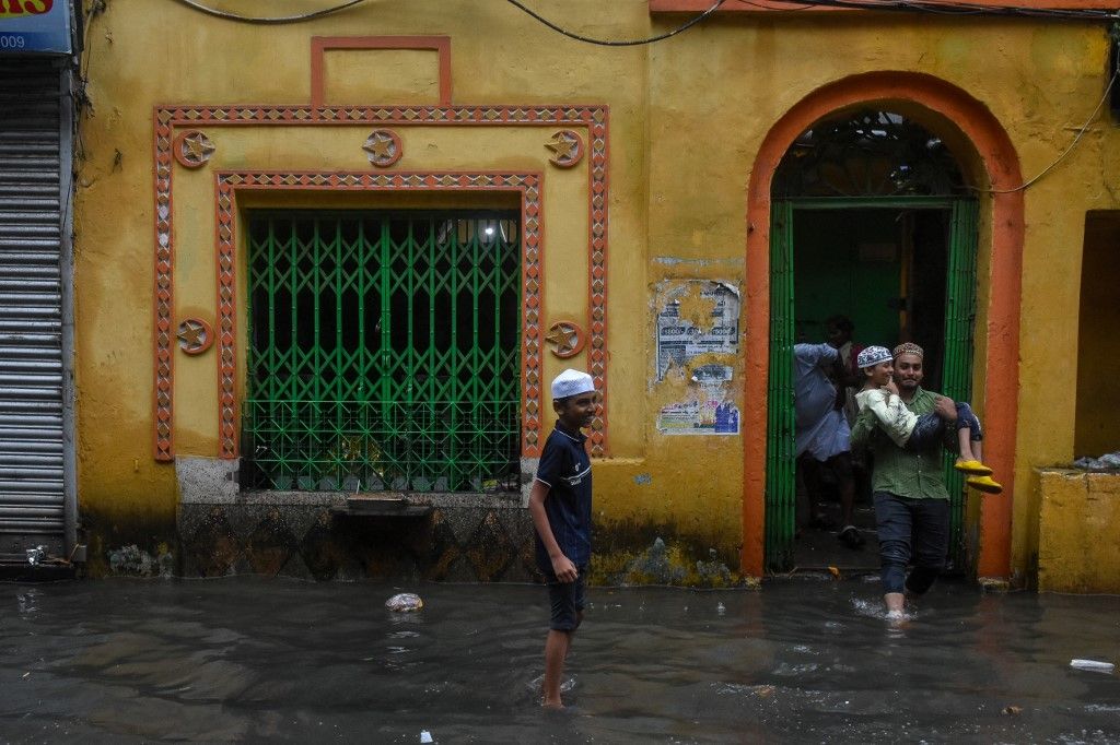 Effects Of Cyclone Dana In India.