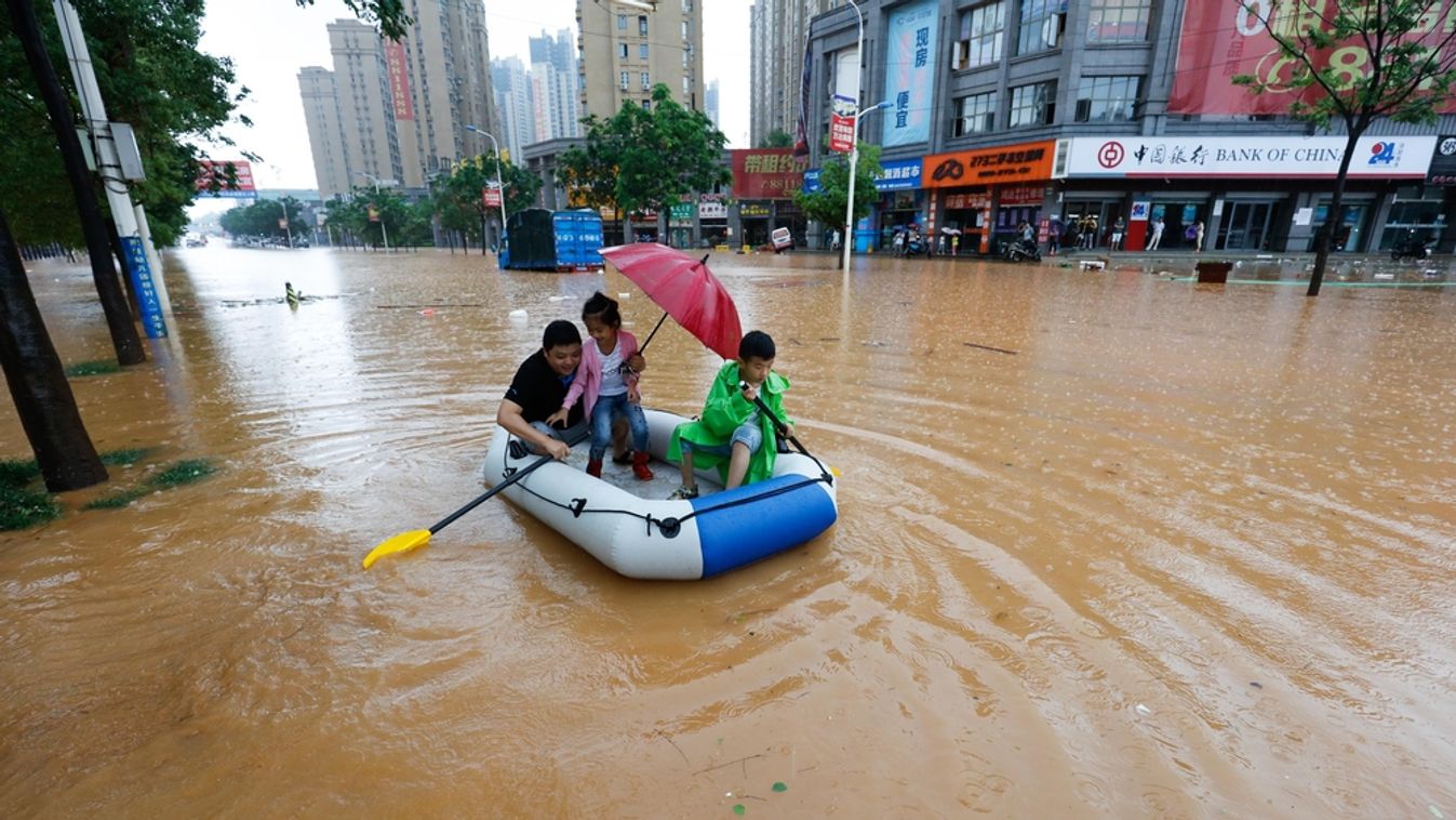 Jiujiang,City,china,-,June19,,2016:local,Chinese,Residents,Evacuate,By,Life