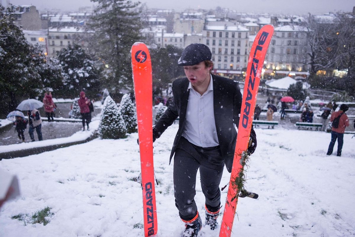 FRANCE - SNOW IN MONTMARTRE