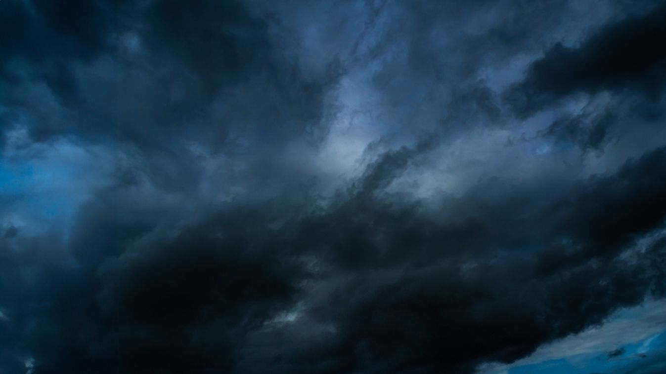 Cloud,Storm,Sky,Dark,Rain,Lightning,Thunder,Stoumy,Typhoon,Nature