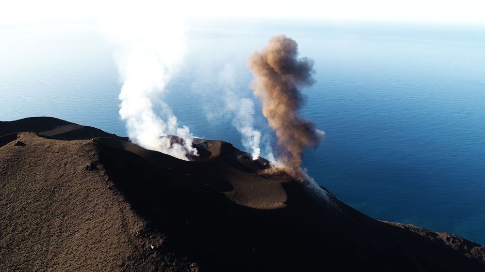 Stromboli, füst a hegy felett