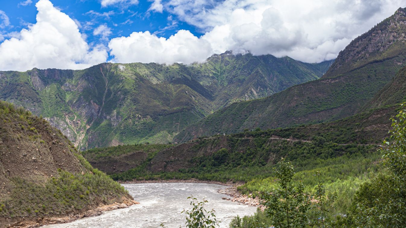 Panorama,View,Of,Yarlung,Tsangpo,(yarlung,Zangbo),Grand,Canyon,,