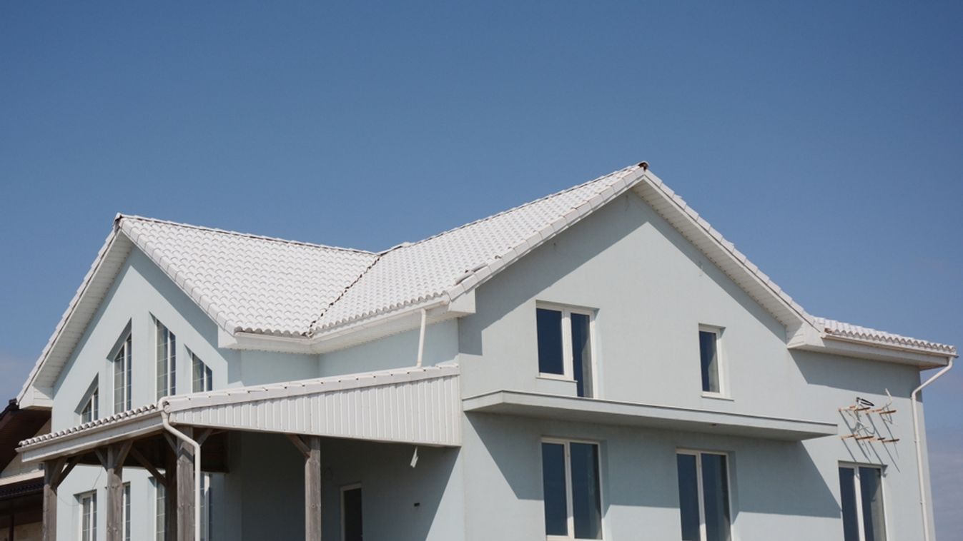 Modern,House,Under,Construction,With,Energy,Efficiency,White,Roof