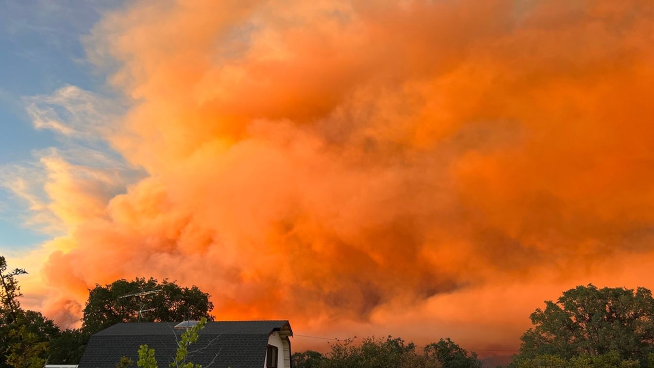 Wildfire,Clouds,Over,A,Farm,House,In,The,Yosemite,Valley,