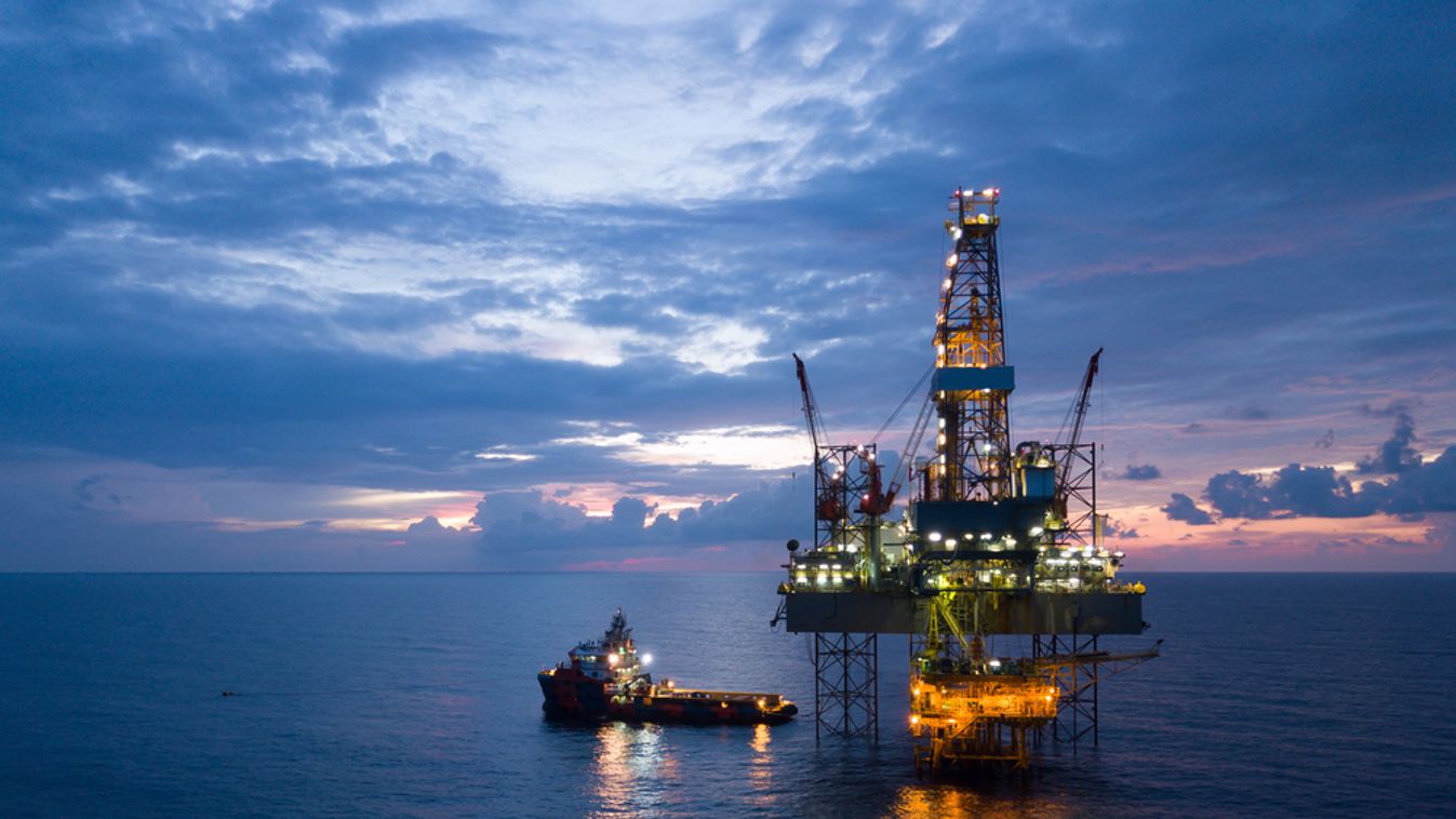 Aerial,View,Offshore,Drilling,Rig,(jack,Up,Rig),At,The