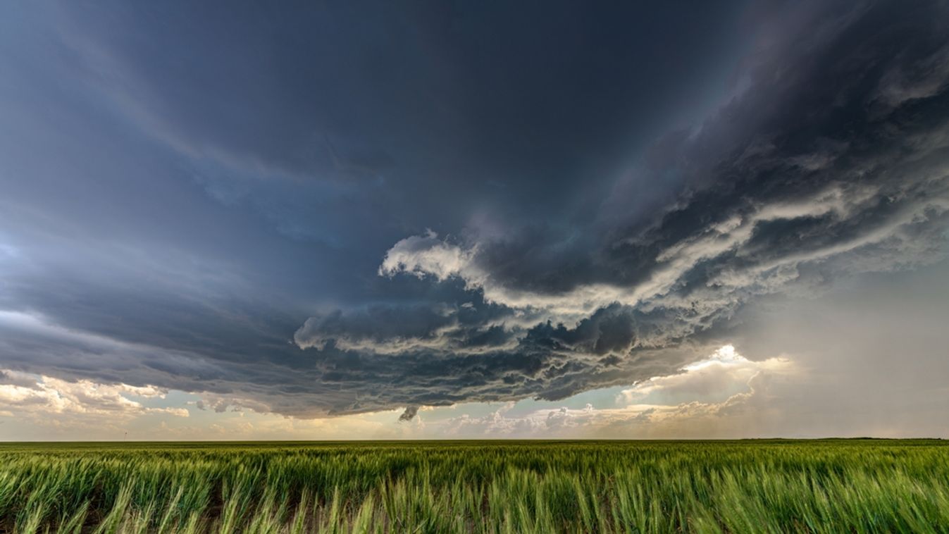 Panorama,Of,A,Massive,Storm,System,,Which,Is,A,Pre-tornado