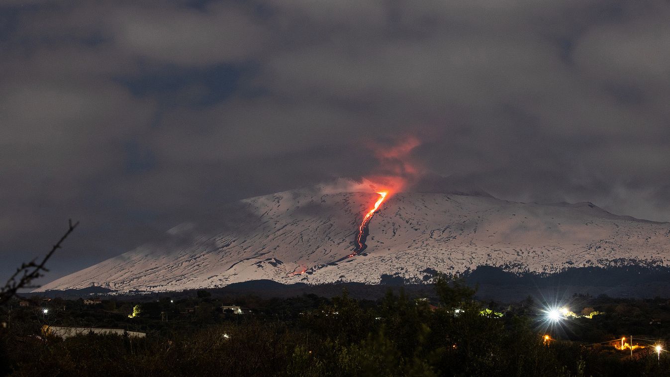 Lávát öklend az Etna 