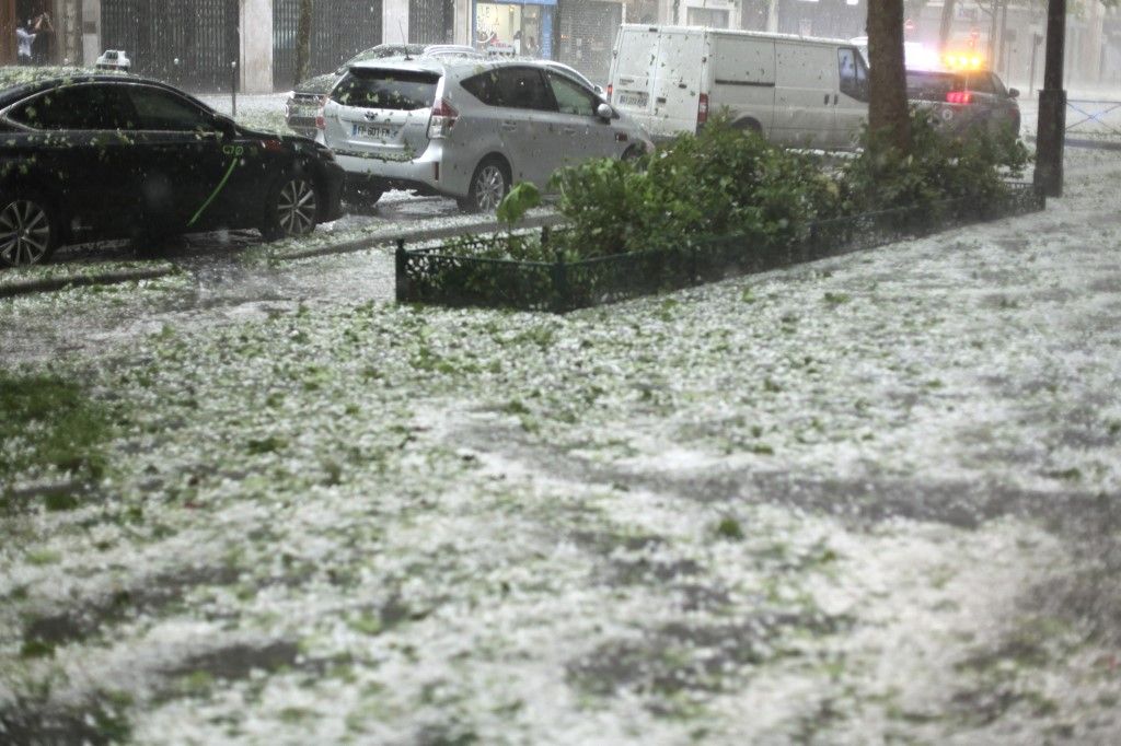 FRANCE-HAILSTORM-PARIS