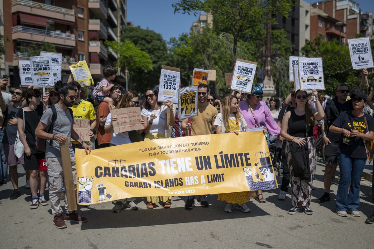 ”Canarias has a Limit”? protest in Barcelona