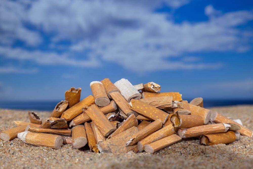 A cigarettacsikkek szennyezik a környezetet