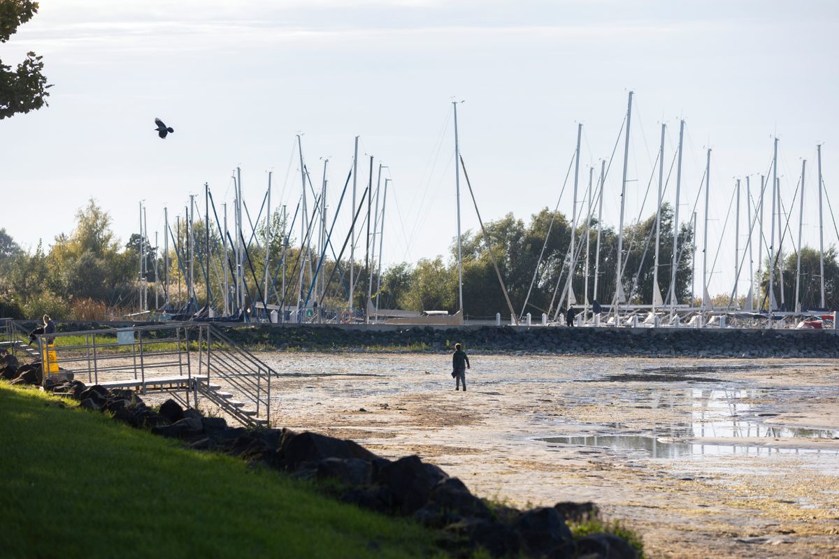 A képen látszik a Balaton kiszáradt medre Balatonfenyvesen