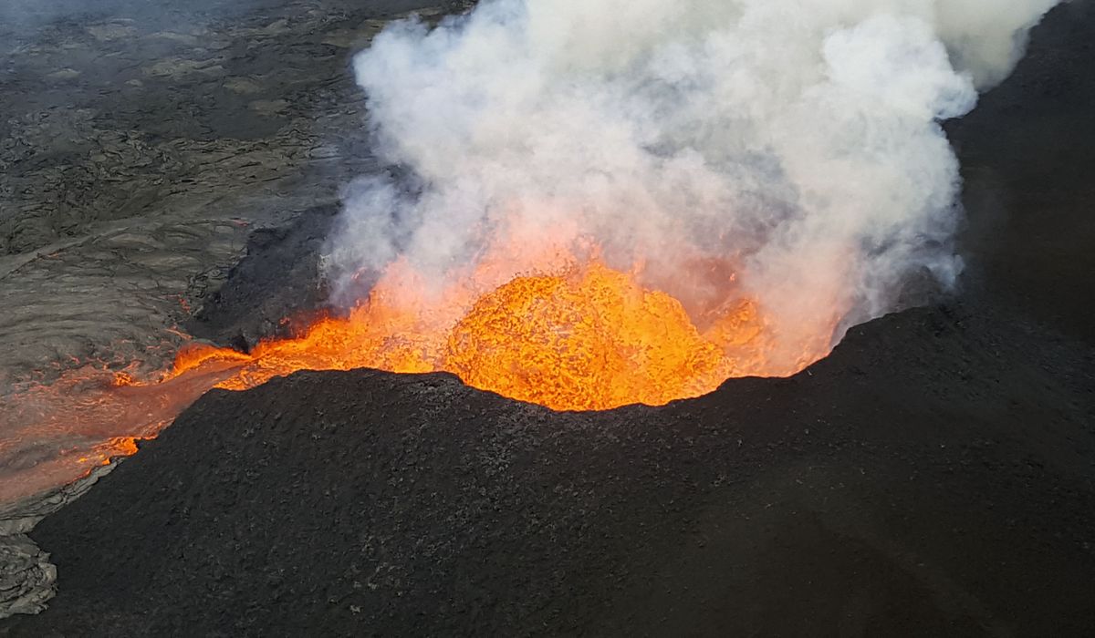 Hawaii volcano erupts, spewing lava and prompting thousands to flee