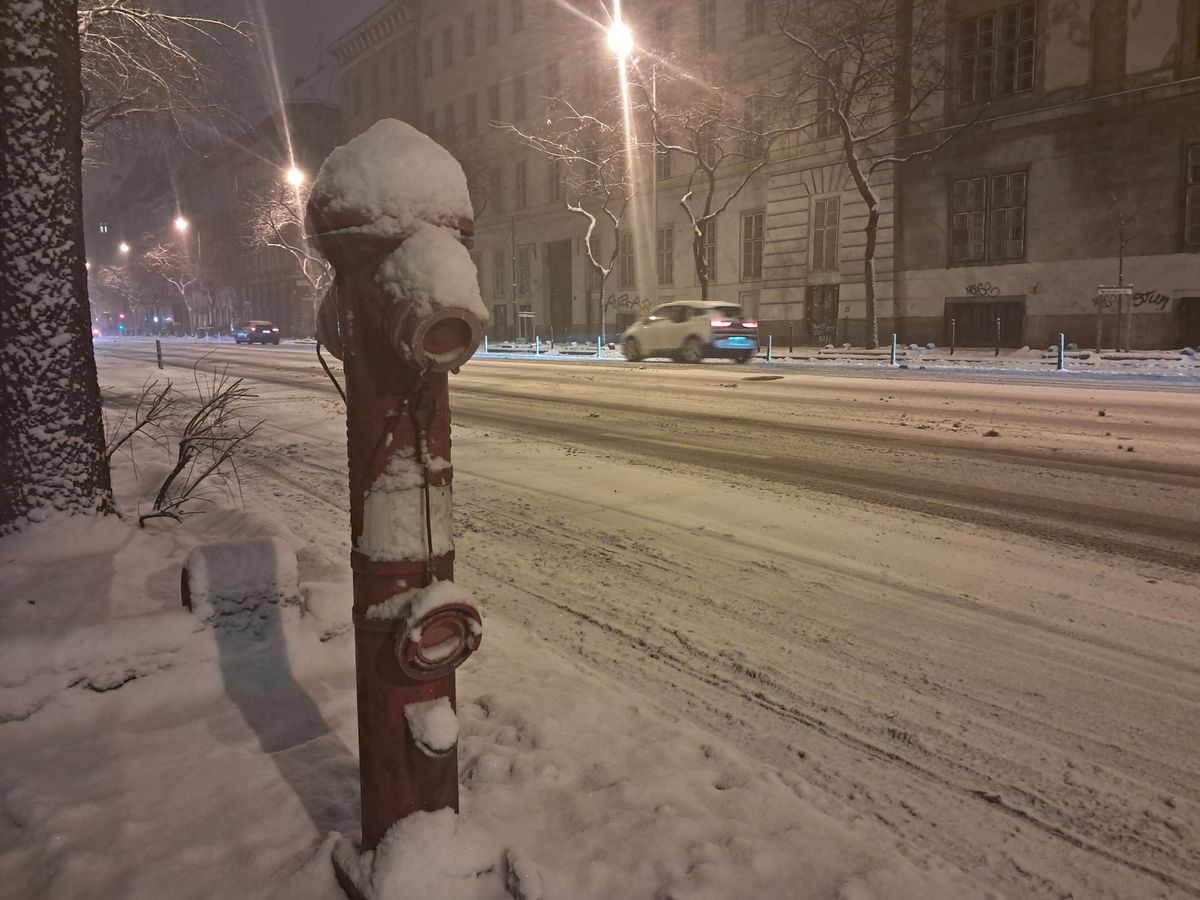 Az üllői úton már tegnap látható volt, mi jön éjszaka