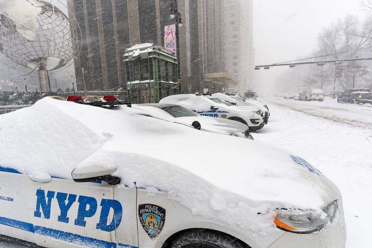 New York-ot sem kímélte e téli vihar, hatalmas mennyiségű hó esett.