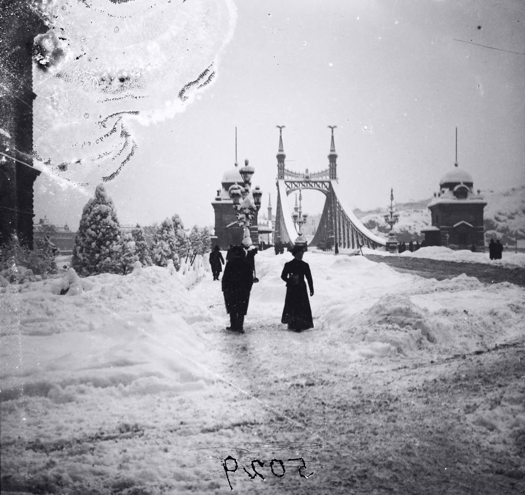 Budapest IX. kerülete, a Fővám tér 1907-ben, amelyen balra a Fővámpalota látható.