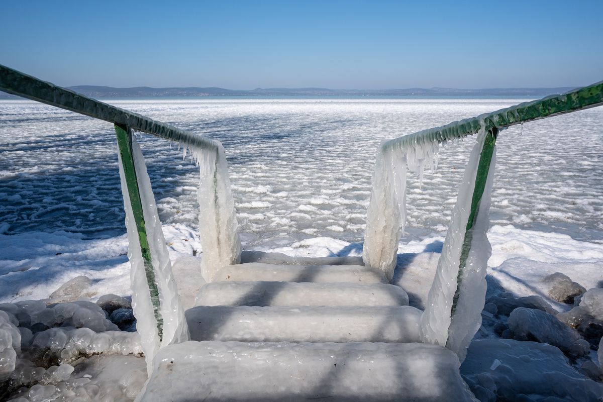 Befagyott a Balaton (illusztráció)