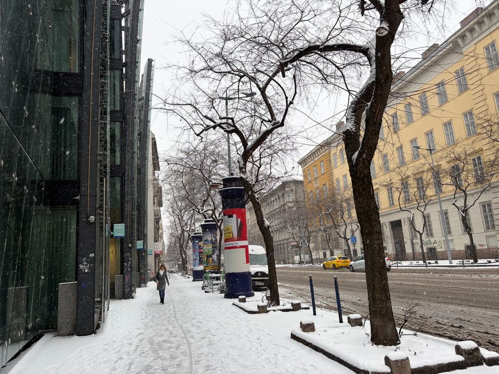 Nem enged a havazás: továbbra is esik a hó