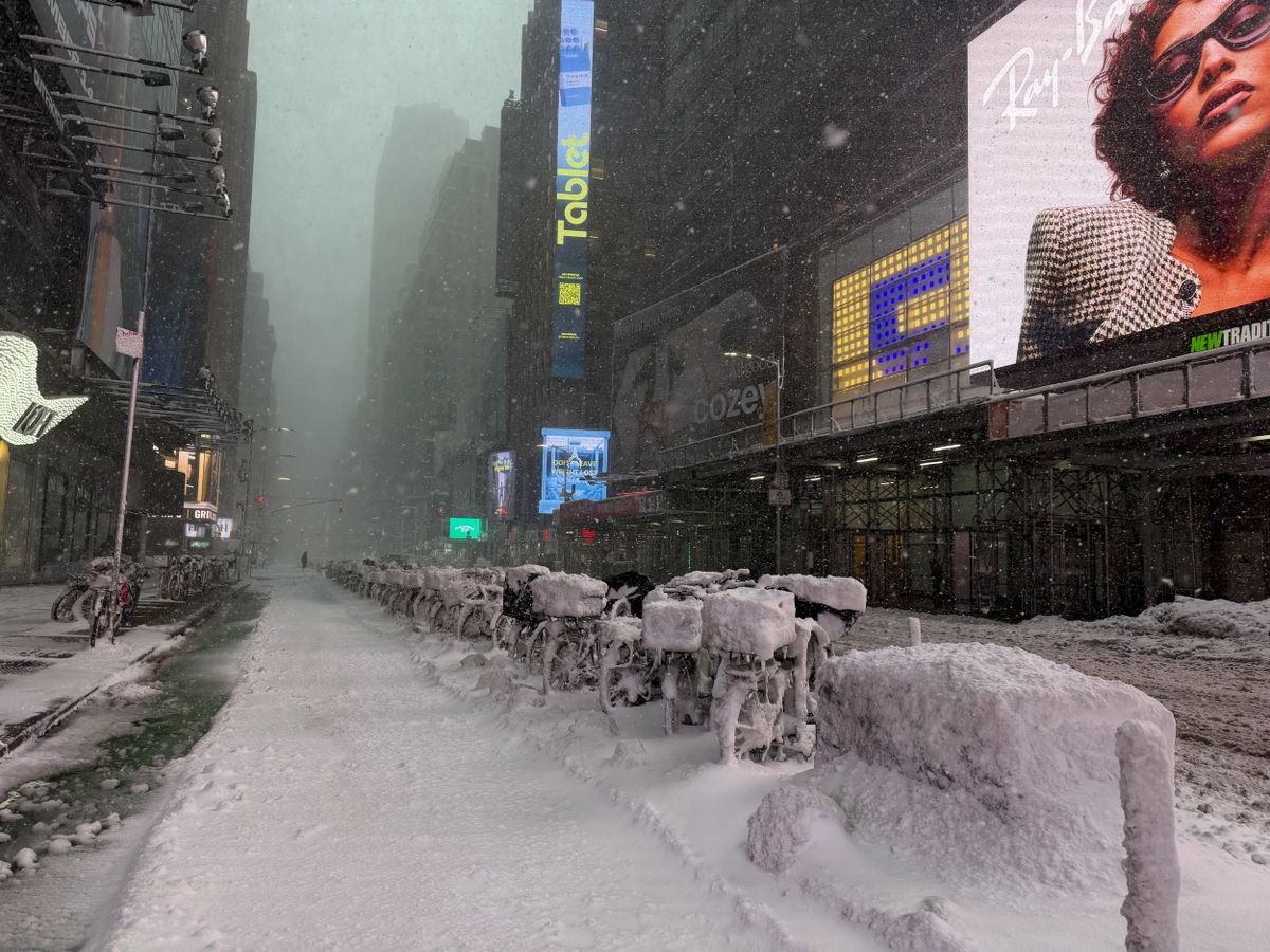 New Yorkot is teljesen leállította a hóvihar