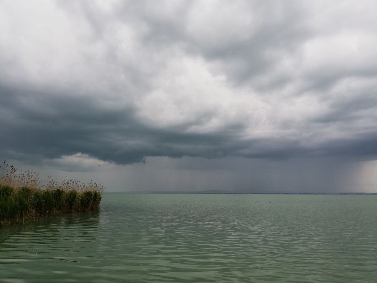 záporok a Balaton felett