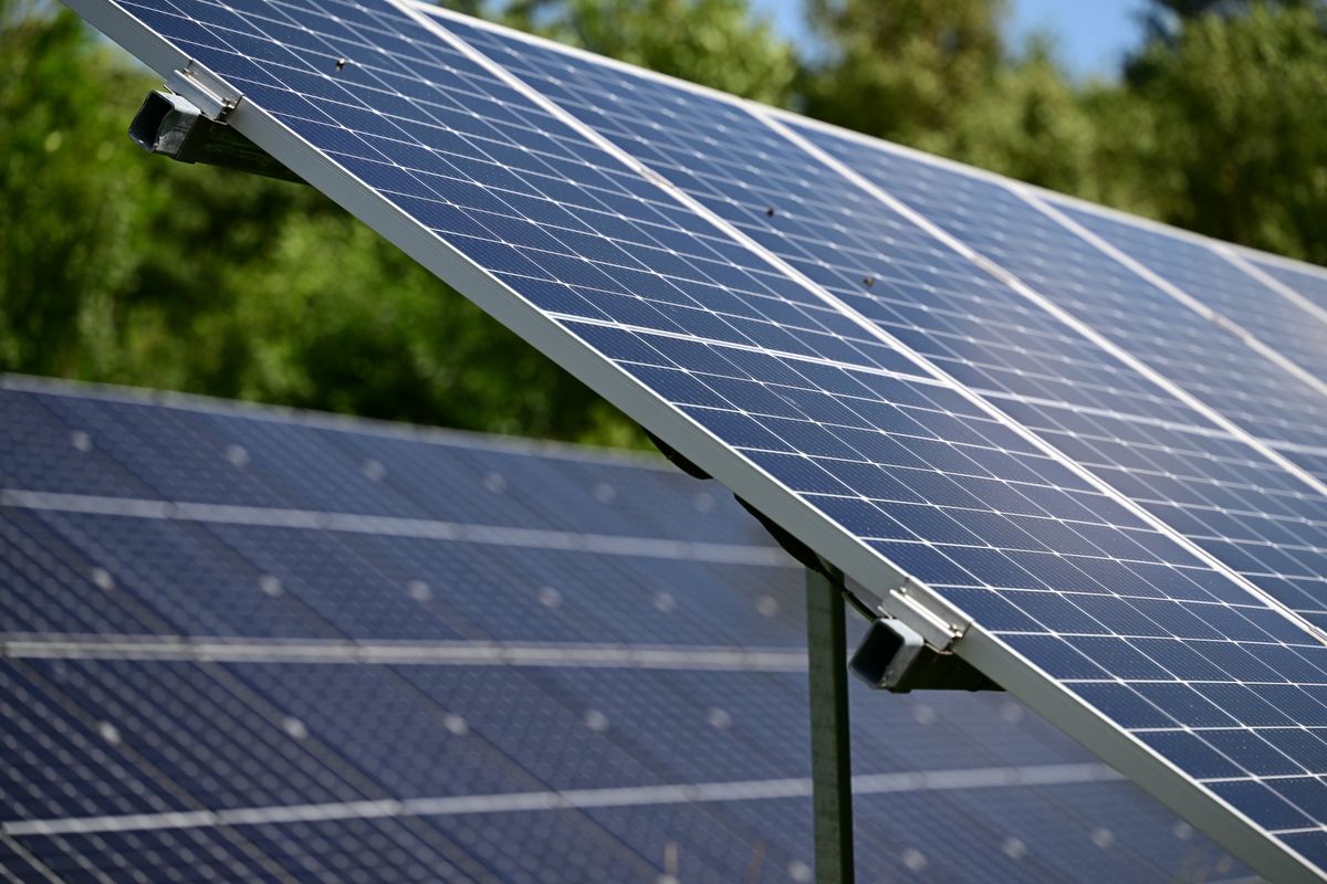 Egyes országokban túltermelődik a napenergia, ezért új szabályokra van szükség.