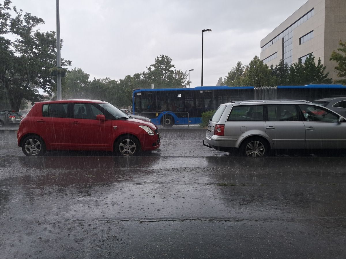 Így zuhogott az eső tegnap Újpesten