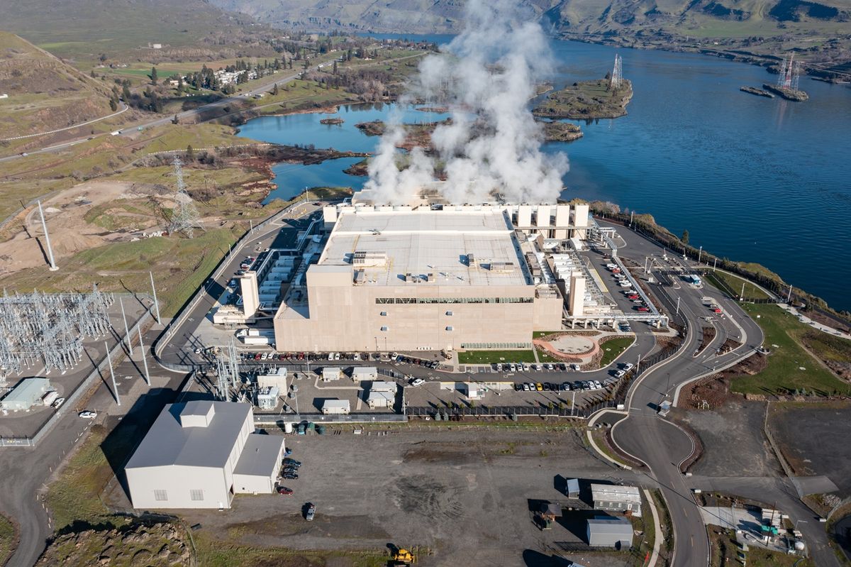 Hiperméretű Google-adatközpont-komplexum az USA-beli Oregon államban, a Columbia-folyó partján. 